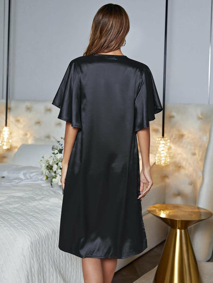 Elegant V-Neck Flutter Sleeve NightgownIndulge in Pure Elegance with Our V-Neck Flutter Sleeve Nightgown
 
 
Style: Embrace chic sophistication with a solid pattern design.
 
Features: Enjoy the essence oLove Salve -Neck Flutter Sleeve Nightgownswimwear