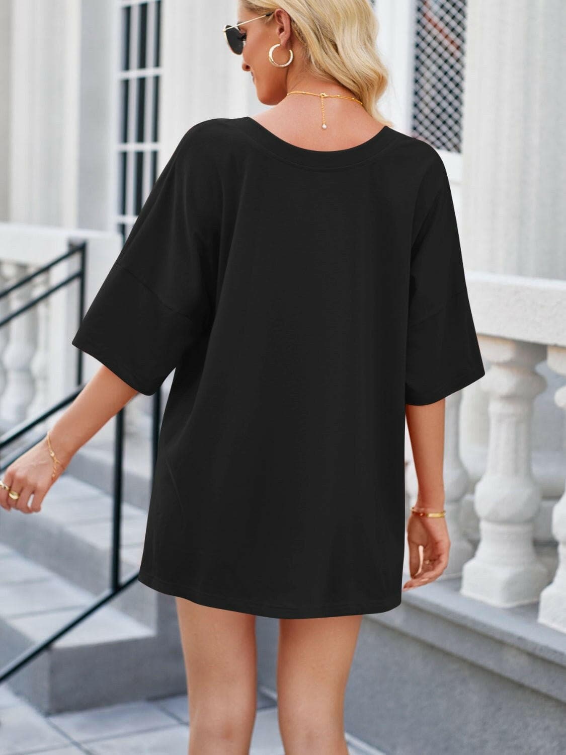 Stylish V-Neck Top and Shorts DuoStylish V-Neck Top and Shorts Duo
 Upgrade your style with our Stylish V-Neck Top and Shorts Duo, a versatile two-piece set that combines chic elegance with comfort.Love Salve -Neck Topjust arrived