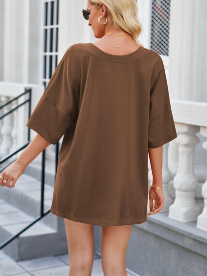 Stylish V-Neck Top and Shorts DuoStylish V-Neck Top and Shorts Duo
 Upgrade your style with our Stylish V-Neck Top and Shorts Duo, a versatile two-piece set that combines chic elegance with comfort.Love Salve -Neck Topjust arrived