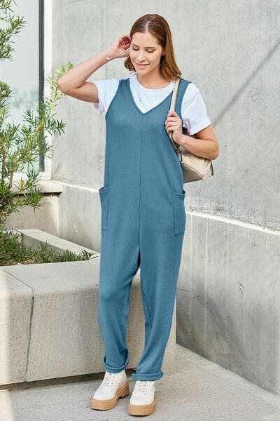 Chic sleeveless jumpsuit with pockets - Love Salve 
