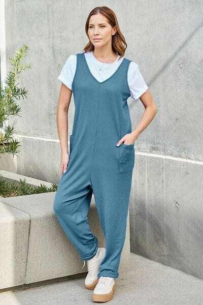 Chic sleeveless jumpsuit with pockets - Love Salve 
