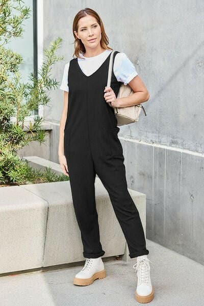 Chic and Functional Sleeveless Jumpsuit with PocketsChic and Functional Sleeveless Jumpsuit with Pockets
 Upgrade Your Style with our versatile sleeveless jumpsuit that seamlessly combines comfort and fashion. This muLove Salve Functional Sleeveless JumpsuitApparel