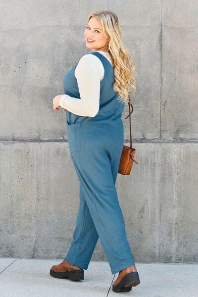 Chic and Functional Sleeveless Jumpsuit with PocketsChic and Functional Sleeveless Jumpsuit with Pockets
 Upgrade Your Style with our versatile sleeveless jumpsuit that seamlessly combines comfort and fashion. This muLove Salve Functional Sleeveless JumpsuitApparel