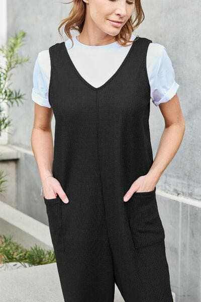 Chic sleeveless jumpsuit with pockets - Love Salve 