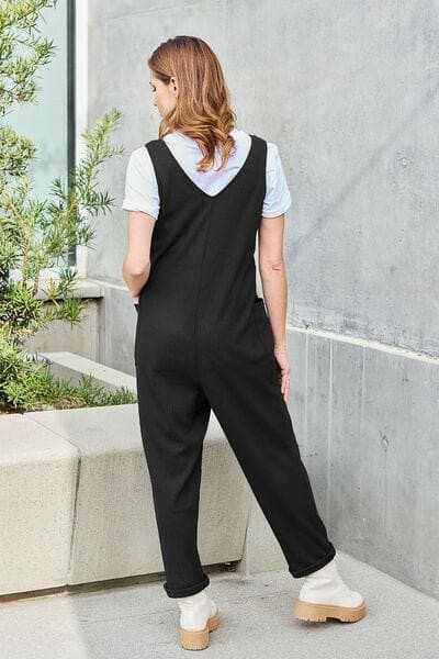 Chic sleeveless jumpsuit with pockets - Love Salve 