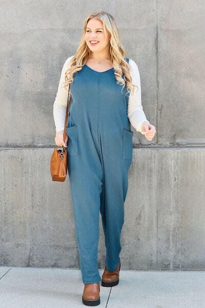 Chic and Functional Sleeveless Jumpsuit with PocketsChic and Functional Sleeveless Jumpsuit with Pockets
 Upgrade Your Style with our versatile sleeveless jumpsuit that seamlessly combines comfort and fashion. This muLove Salve Functional Sleeveless JumpsuitApparel