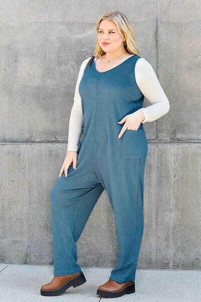 Chic and Functional Sleeveless Jumpsuit with PocketsChic and Functional Sleeveless Jumpsuit with Pockets
 Upgrade Your Style with our versatile sleeveless jumpsuit that seamlessly combines comfort and fashion. This muLove Salve Functional Sleeveless JumpsuitApparel